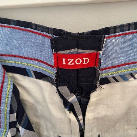 Izod Men’s Plaid Flat Front Shorts - Picture 2 of 4